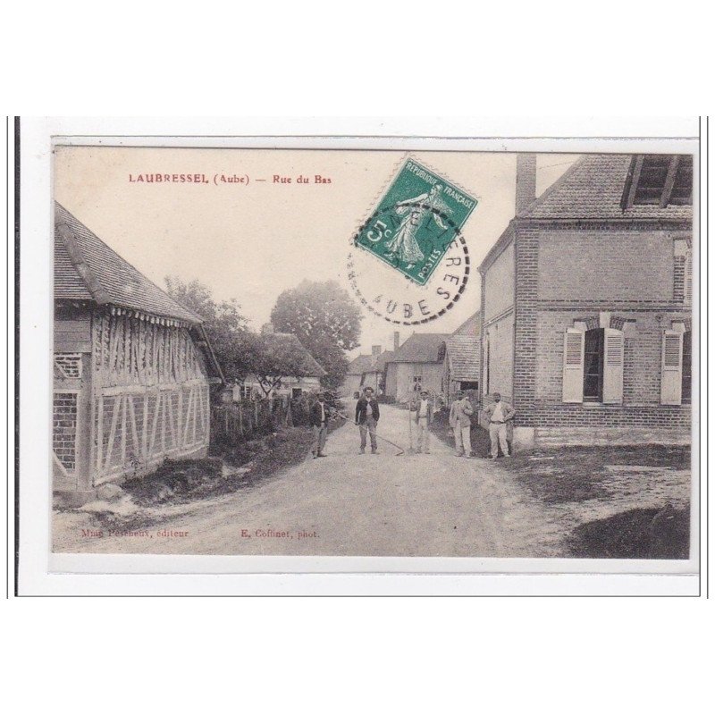 LAUBRESSEL : rue du bas - tres bon etat