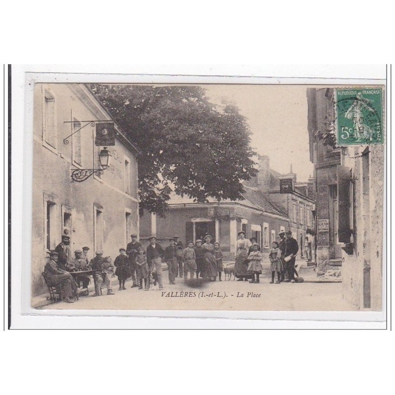 VALLERES : la place - tres bon etat VALLERES : la place - tres bon etat