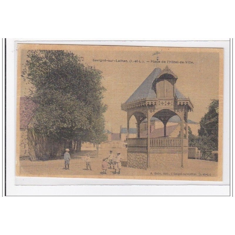 SAVIGNE-sur-LATHAN : place de l'hotel-de-ville (toillée) - tres bon etat