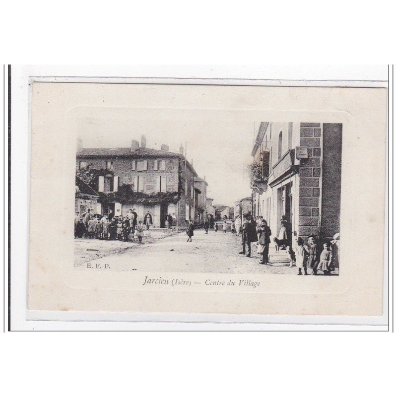 JARCIEU : centre du village - tres bon etat