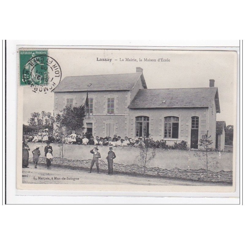 LASSAY : la mairie, la maison d'ecole - tres bon etat