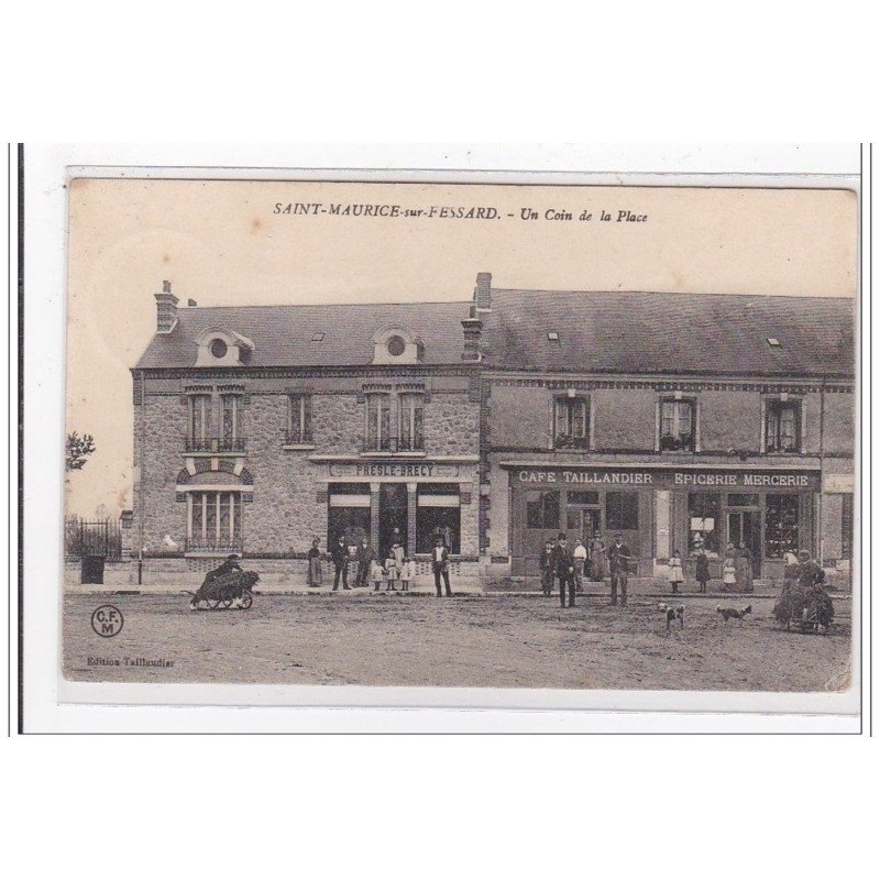 SAINT-MAURICE-sur-FESSARD : un coin de la place - tres bon etat