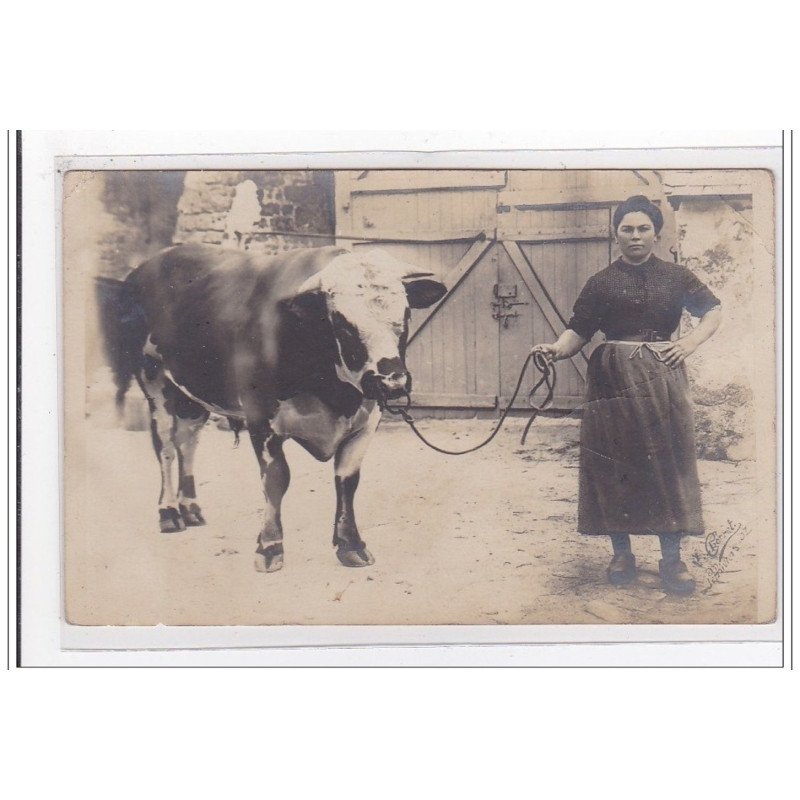 PITHIVIERS : vache, fermiere - tres bon etat