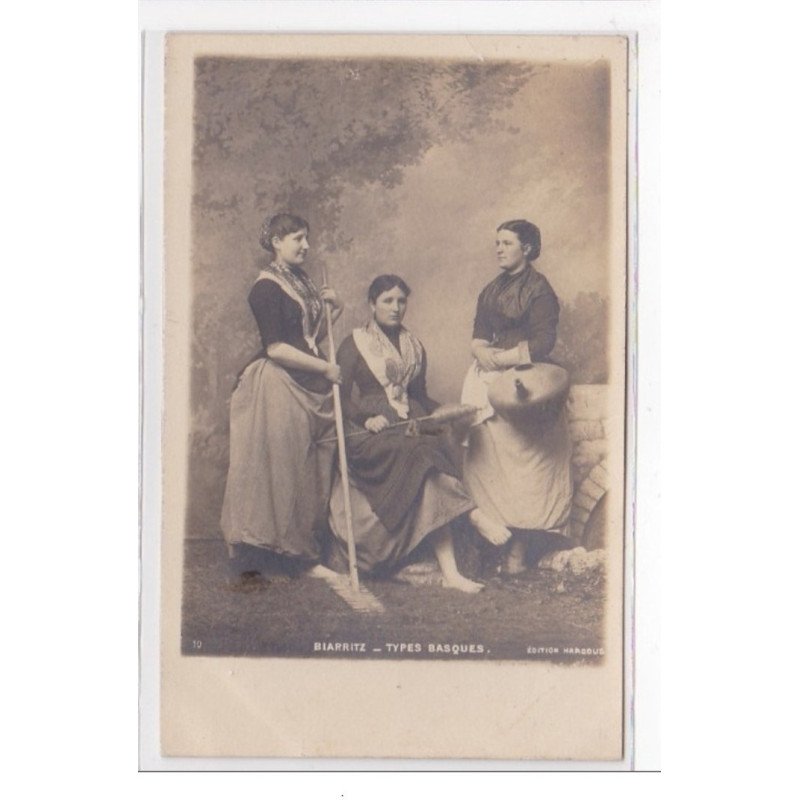 BIARRITZ : types basques - tres bon etat