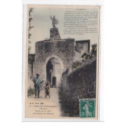 CHAZAY-D'AZERGUES : porte de la ville surmontée du baboin (montreur d'ours) - tres bon etat