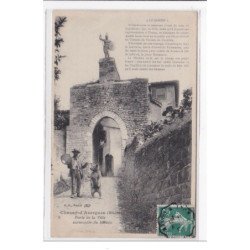 CHAZAY-D'AZERGUES : porte de la ville surmontée du baboin (montreur d'ours) - tres bon etat