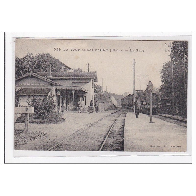 LA TOUR-de-SALVAGNY : la gare - tres bon etat LA TOUR-de-SALVAGNY : la gare - tres bon etat