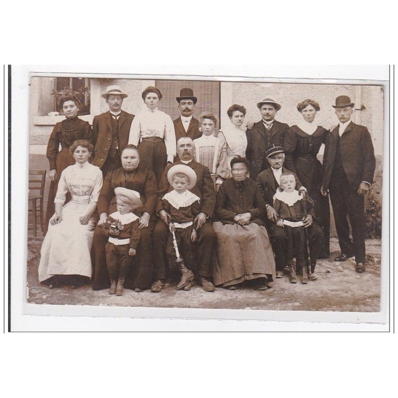 GRISY SUISNES : carte photo famille - tres bon etat
