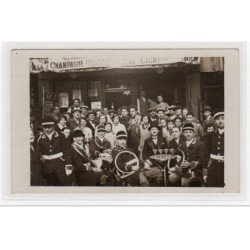 EPERNAY ??? : carte photo de chasseurs à courre à la terrasse d'un café  vers 1920 - très bon état