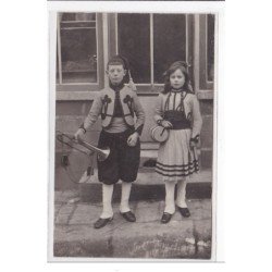 CRESPIERE : enfants costumés - tres bon etat