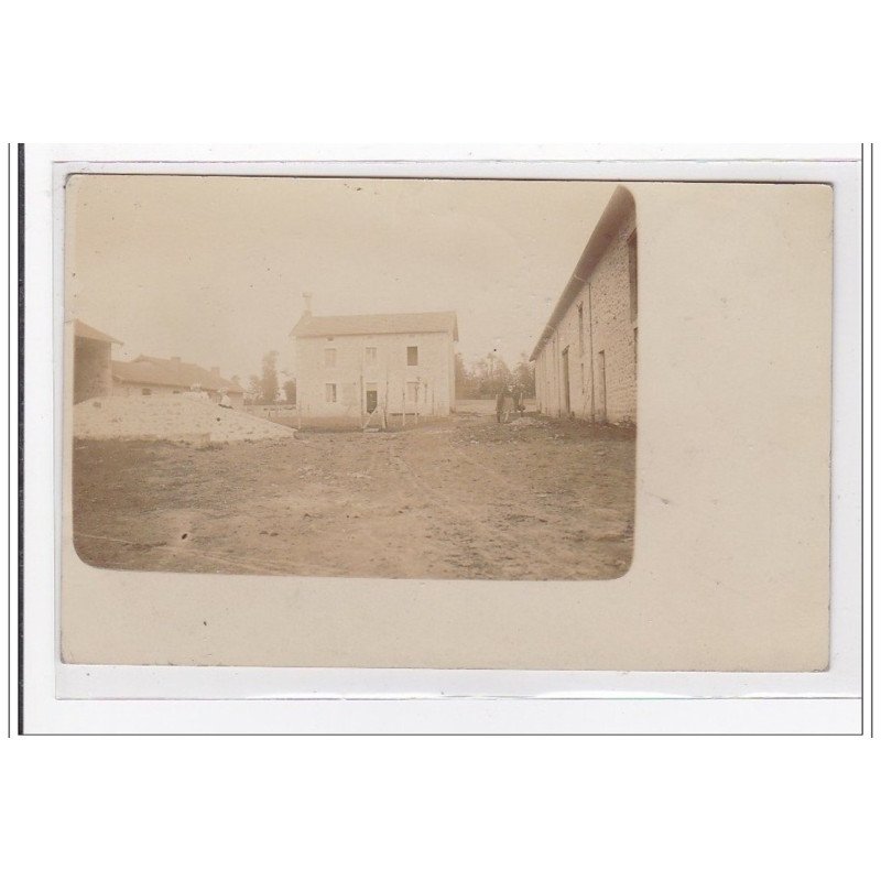 NOUIC : carte photo - une vue de l'intérieur du village - tres bon etat