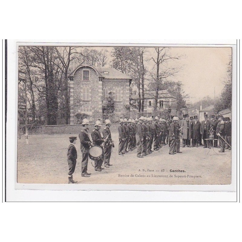 GARCHES : remise de galons au lieutenant de sapeurs-pompiers - tres bon etat GARCHES : remise de galons au lieutenant de sapeurs-pompiers - tres bon etat