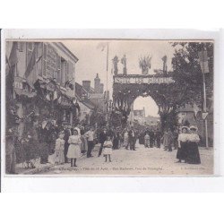 COUR-CHEVERNY: fête du 13 août, rue barberet, l'arc de triomphe - très bon état