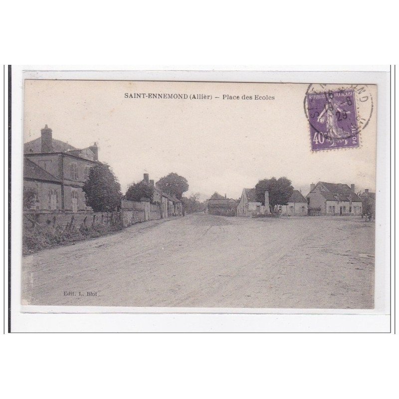 SAINT-ENNEMOND : place des ecoles - tres bon etat