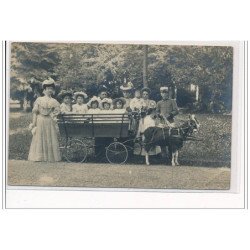 LUCHON - CARTE PHOTO : Attelage de chèvres promenant des enfants - laiterie de la Pique - état