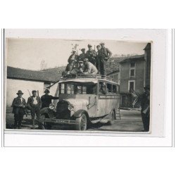 Village de VEBRON ? : CARTE PHOTO - AUTOBUS - CHASSE- très bon état