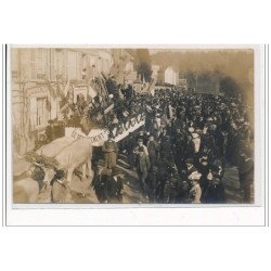 PIERREFONDS : CARTE PHOTO - CAVALCADE - très bon état