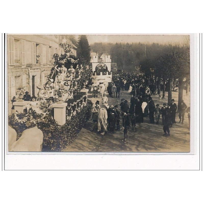 PIERREFONDS : CARTE PHOTO - CAVALCADE - très bon état