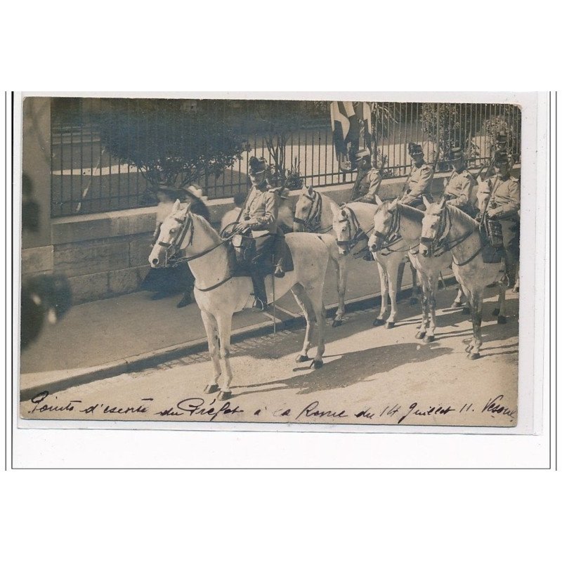 VESOUL - CARTE PHOTO : 14 Juillet - MILITAIRES - très bon état