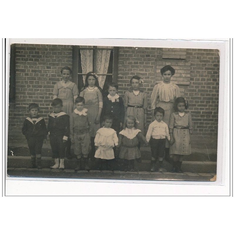 THIEUX : CARTE PHOTO - Photo de famille - très bon état