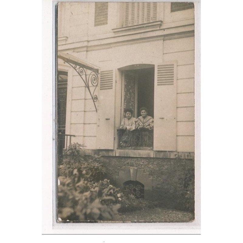 SAINT MAURICE : Lot de 2 CARTES PHOTOS - maison et personnages - très bon état