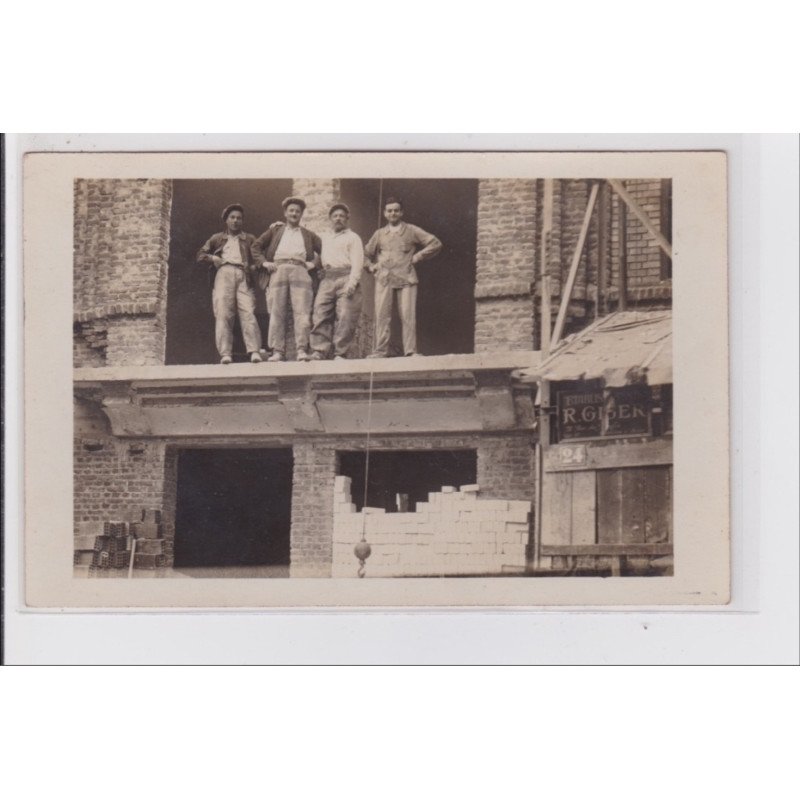 ROUEN : carte photo d'ouvriers sur un chantier - très bon état