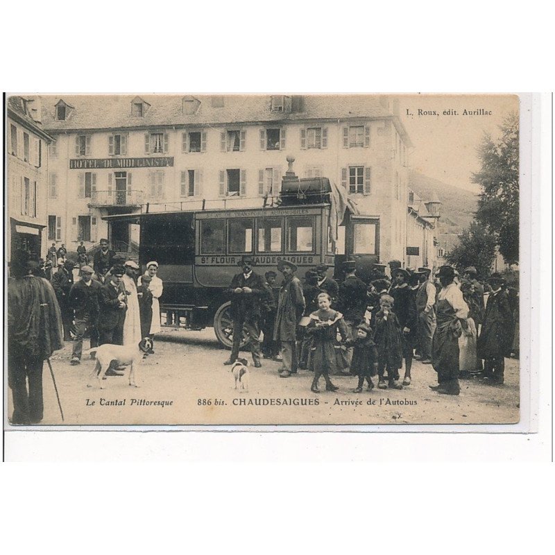 CHAUDESAIGUES - Arrivée de l'Autobus - très bon état