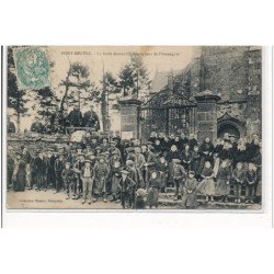 PONT MELVEZ - La foule devant l'église le jour de l'Inventaire - très bon état