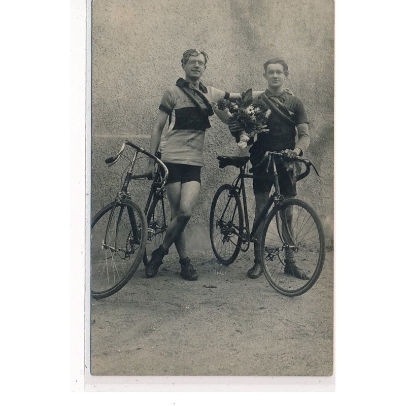 Environs de TOURS - CARTE PHOTO - CYCLISME - VELO - très bon état