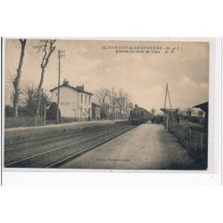 NOYANT LA GRAVOYERE - Arrivée du train en Gare - très bon état