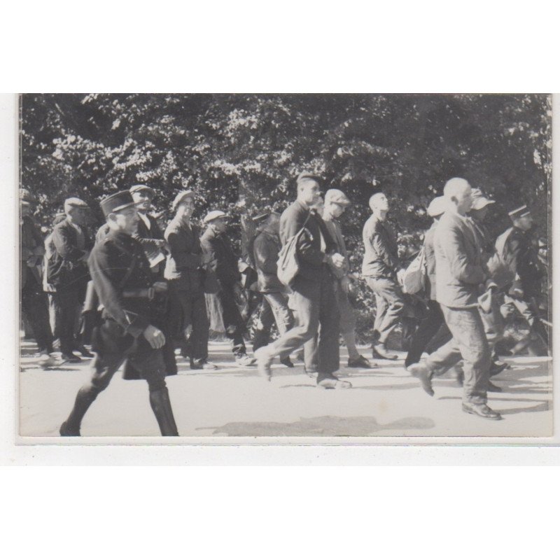 Ile de Ré : SAINT MARTIN DE RE - débarquement des forçats (bagnards - bagne) GUY DAVIN - vers 1920-30 - très bon état