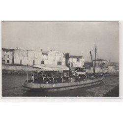 Ile de Ré : SAINT MARTIN DE RE : carte photo d'un bateau  - vers 1920-30 - très bon état