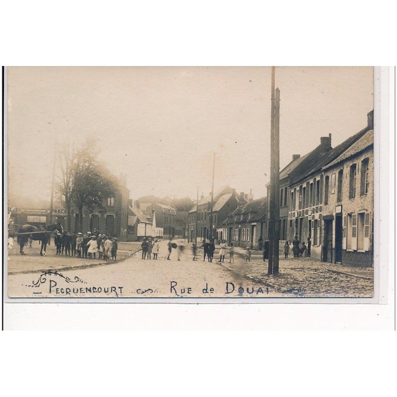 PEQUENCOURT - CARTE PHOTO - Rue de Douai - très bon état