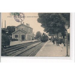 JUSSEY - Intérieur de la gare - Arrivée du Train de Paris - LOCOMOTIVE - très bon état