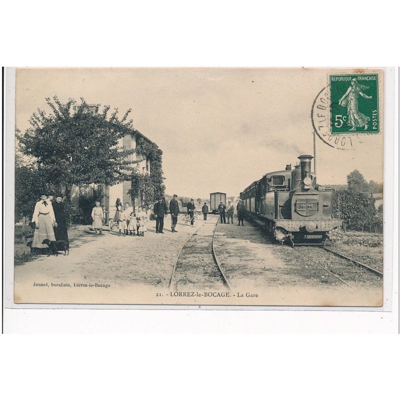 LORREZ LE BOCAGE - La Gare - LOCOMOTIVE - état (traces)