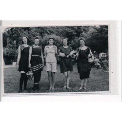 HOUILLES - CARTE PHOTO - Jeunes femmes en costumes de bain 1938 - Mr Rousselot 33, rue du Château - très bon état