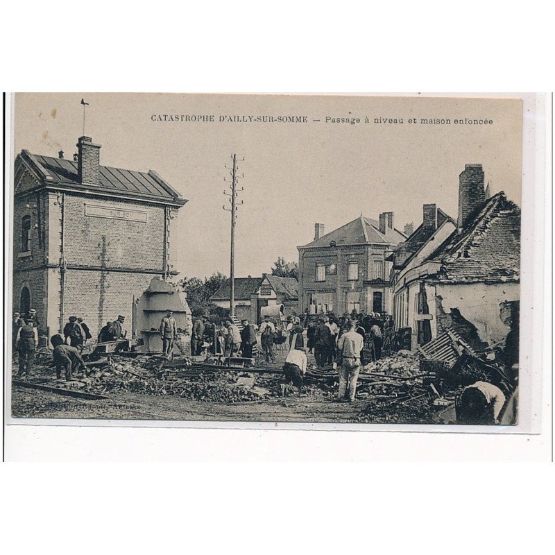 Catastrophe d'AILLY SUR SOMME - Passage à niveau et maison enfoncée - CATASTROPHE FERROVIAIRE - très bon état