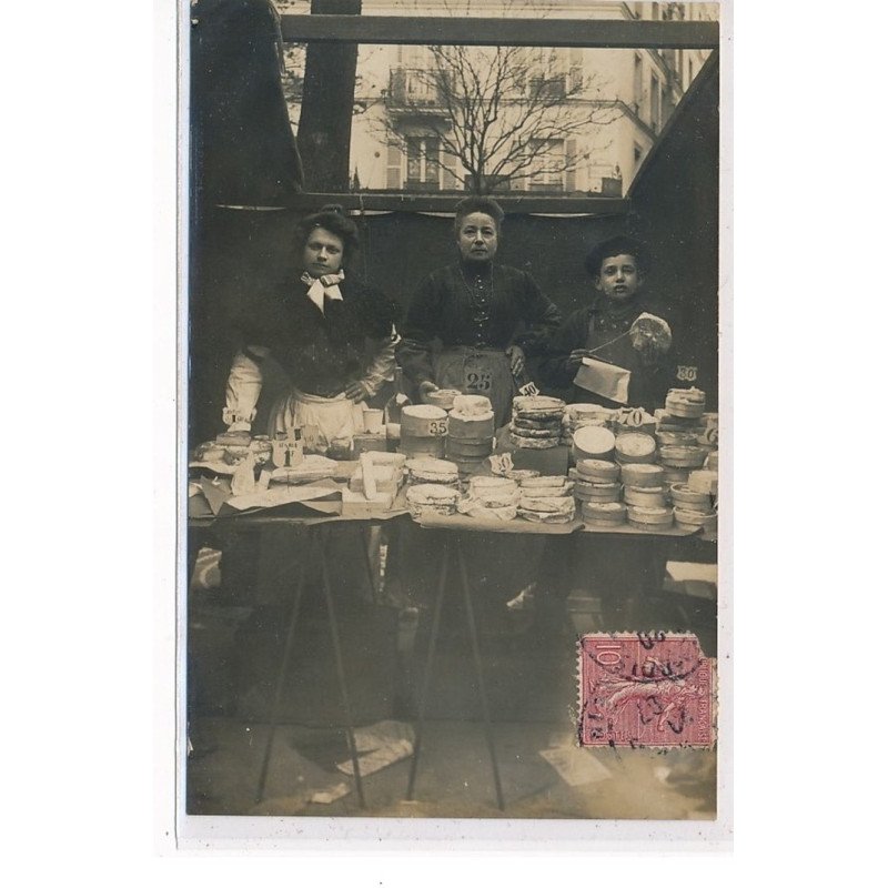 MONTREUIL - CARTE PHOTO - Marchandes de fromages - très bon état