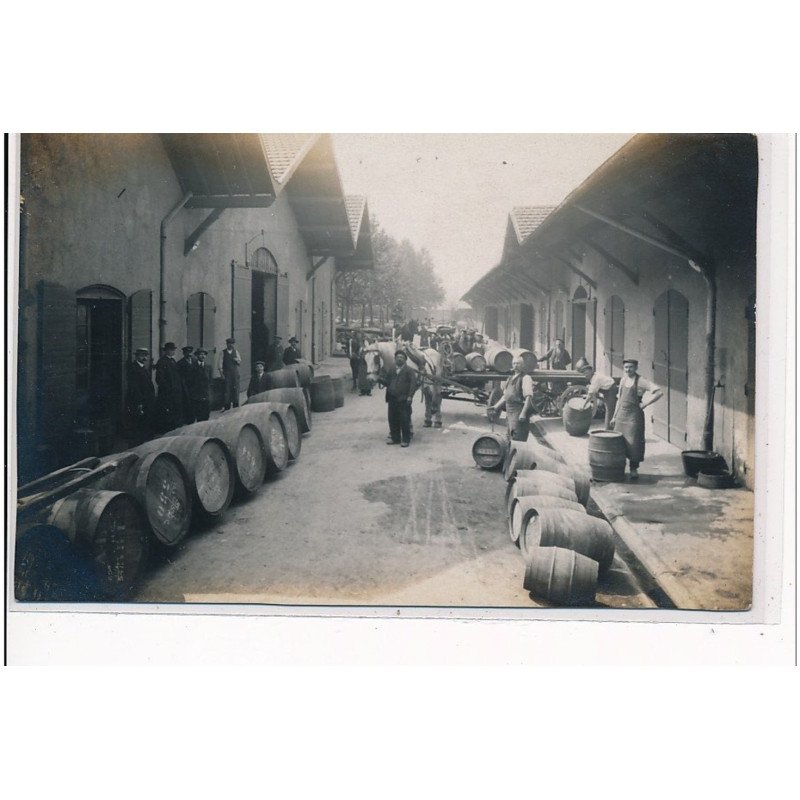 LYON - CARTE PHOTO - Entrepôts du Béguin - VINS - très bon état