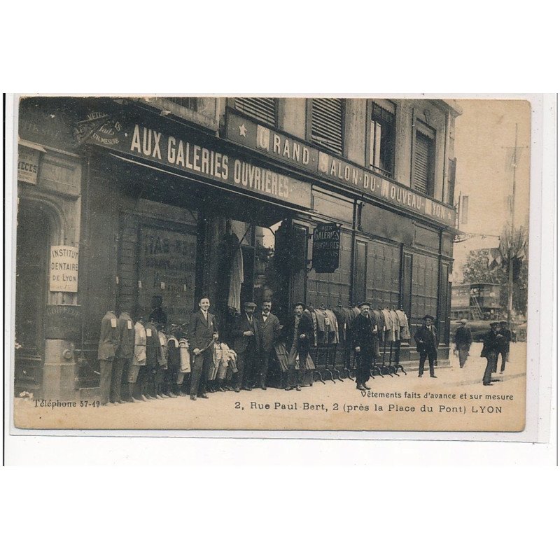 LYON - Aux Galeries Ouvrières 2, rue Paul Bert (près la Place du Pont) - très bon état