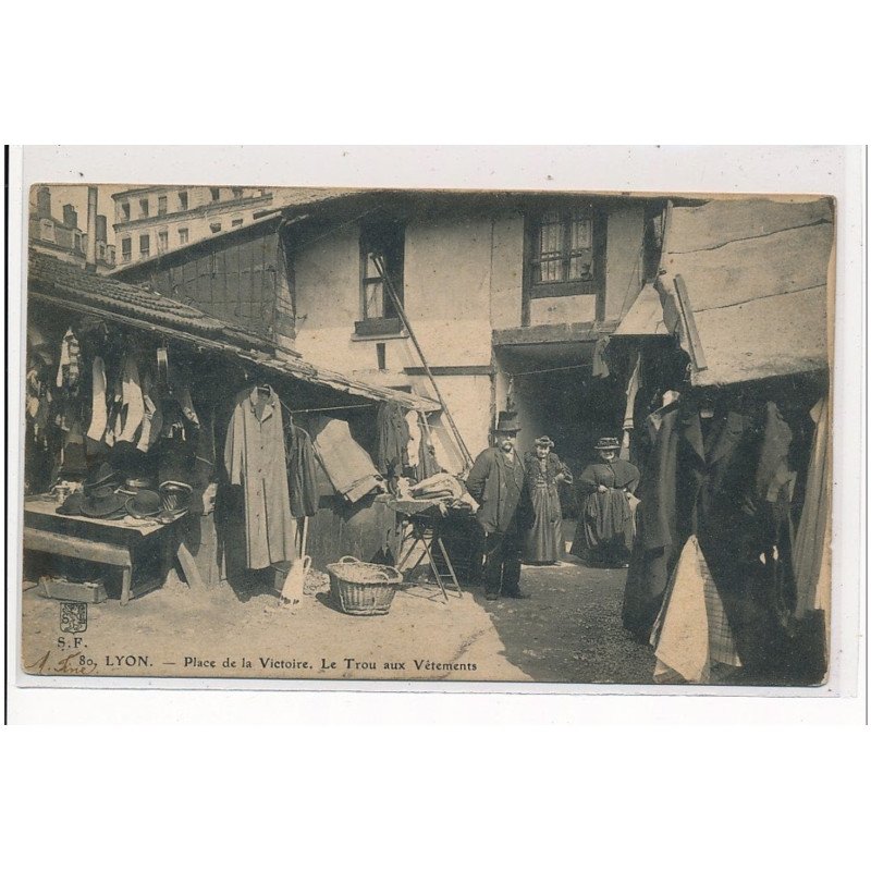 LYON - Place de la Victoire - Le Trou aux Vêtements - très bon état