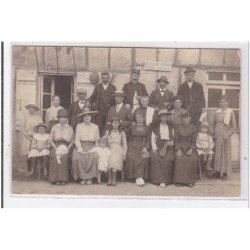 MERVANS : carte photo d'un groupe devant le restaurant MAZOYER - très bon état