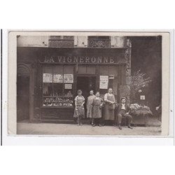 PARIS : carte photo du caviste """"la Vigneronne"""" rue Curial (marchand de vins) - très bon état