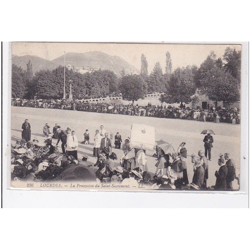 LOURDES : la procession du st-sacrement - tres bon etat