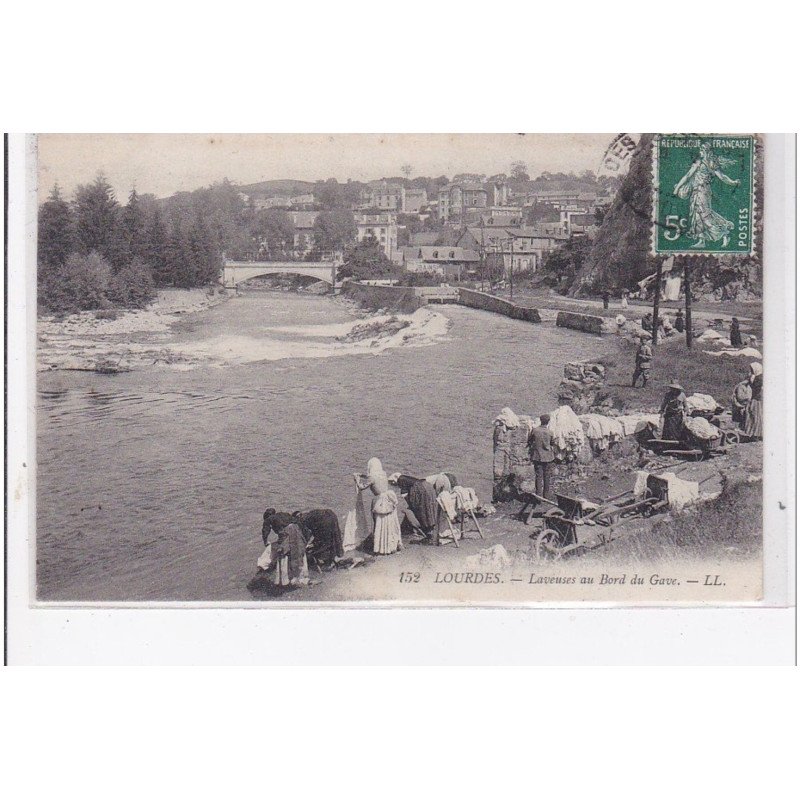LOURDES : laveuses au bord du gave - tres bon etat