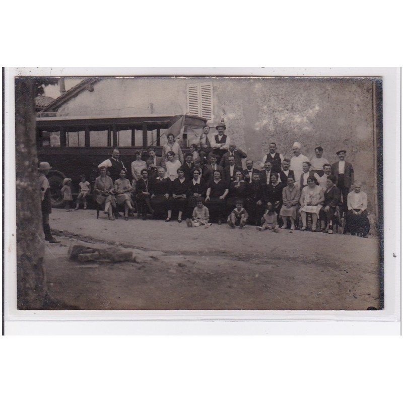 Carte photo d'un autobus du Beaujolais vers 1920 - très bon état Carte photo d'un autobus du Beaujolais vers 1920 - très bon état