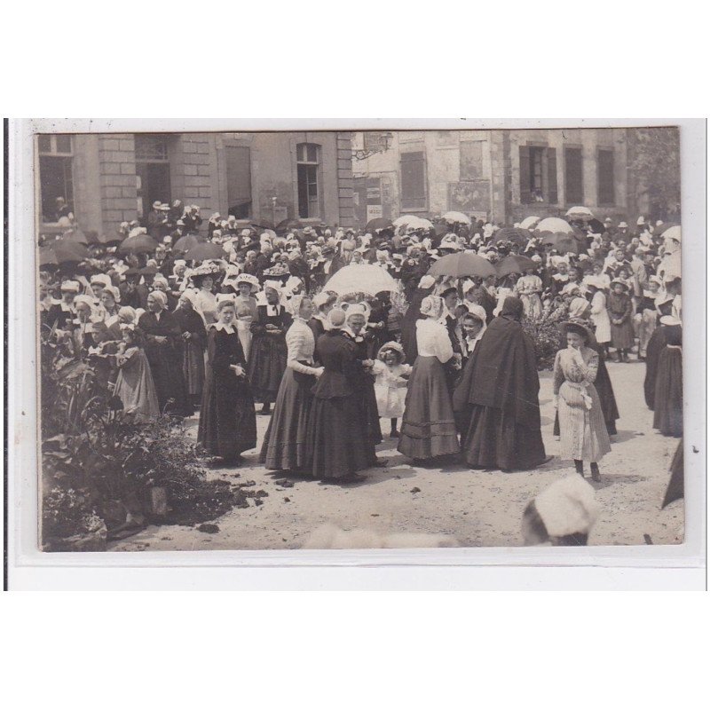 CONCARNEAU : carte photo d'une procession vers 1910 (photo Charles) - très bon état