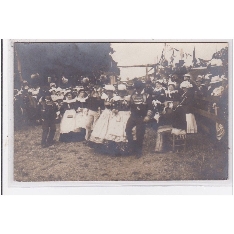 CONCARNEAU : Fête des Filets Bleus - carte photo vers 1910 (danse) (photo Charles)-très bon état