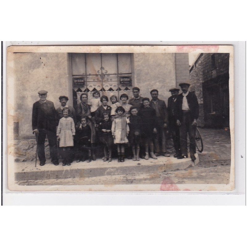 MACHAULT : carte photo d'un café - bon état (traces)