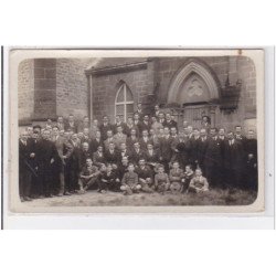 MACHAULT : carte photo du groupe Saint Pierre devant l'église - très bon état